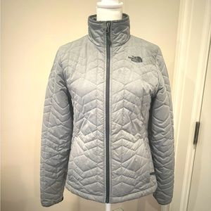 Ladies North Face Jacket grey size small